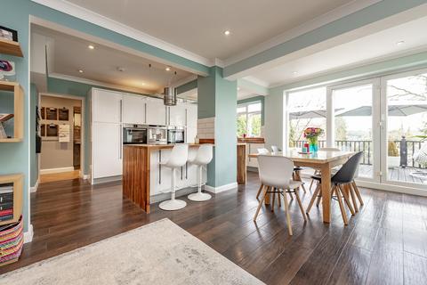 8 The Horseshoe, Coulsdon, CR5 2AS