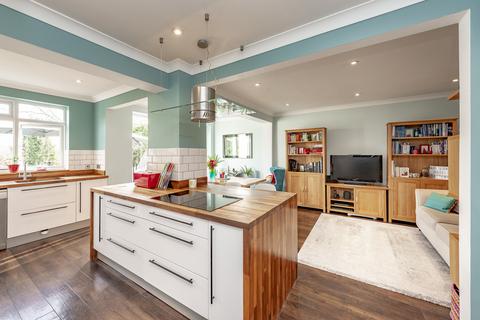 8 The Horseshoe, Coulsdon, CR5 2AS