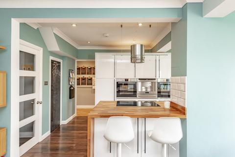 8 The Horseshoe, Coulsdon, CR5 2AS