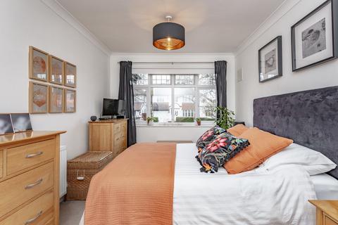 8 The Horseshoe, Coulsdon, CR5 2AS