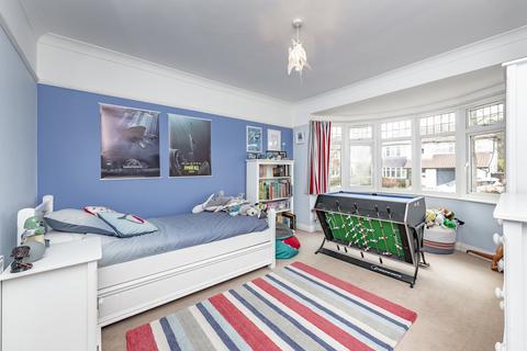 8 The Horseshoe, Coulsdon, CR5 2AS