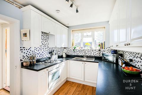61 Bushfields, Loughton, IG10 3JR