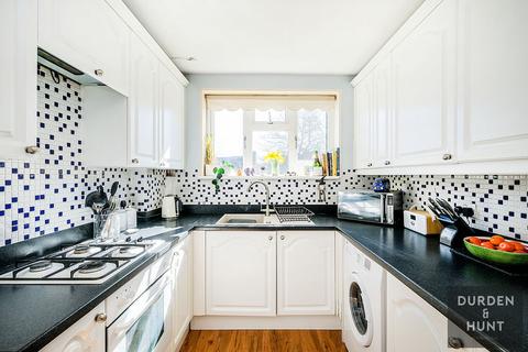 61 Bushfields, Loughton, IG10 3JR
