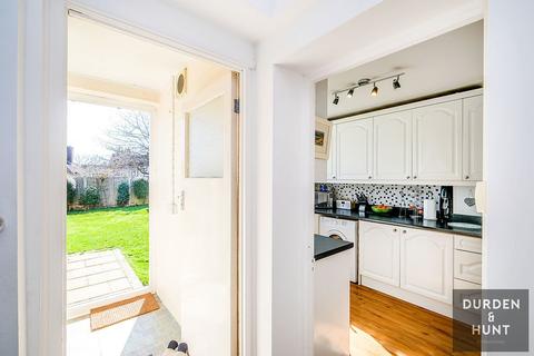 61 Bushfields, Loughton, IG10 3JR