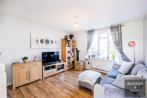 61 Bushfields, Loughton, IG10 3JR