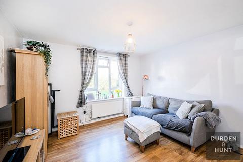 61 Bushfields, Loughton, IG10 3JR
