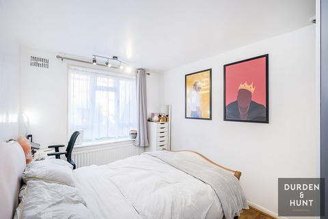 61 Bushfields, Loughton, IG10 3JR