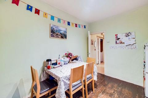 Flat 15, Wenham House Ascalon Street, London, SW8 4DY