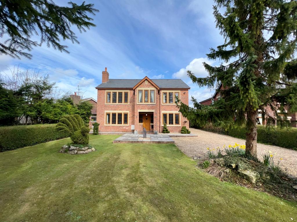 Liverpool Road, Hutton, Preston, PR4 5 bed detached house £895,000
