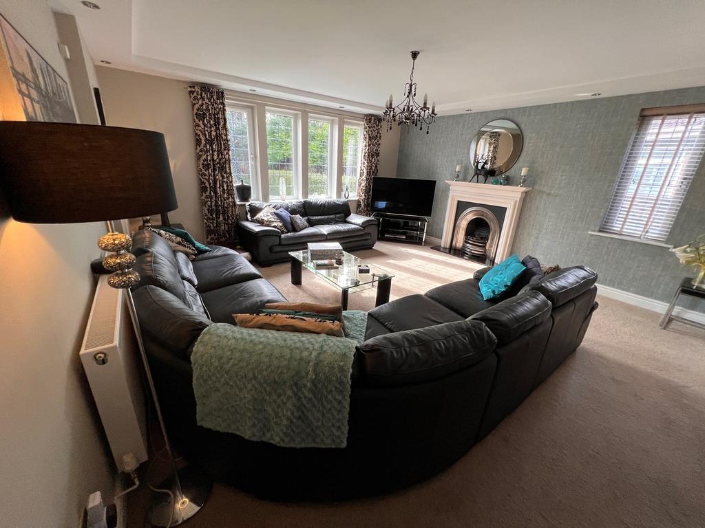 Liverpool Road, Hutton, Preston, PR4 5 bed detached house £895,000