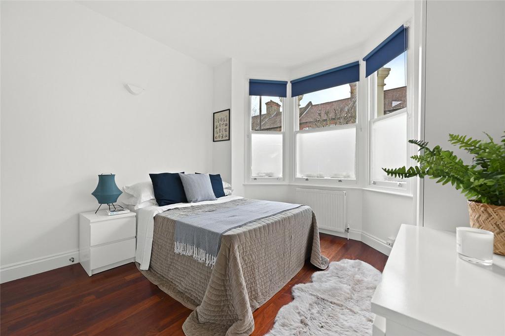 Tunis Road, London, W12 1 bed apartment £450,000