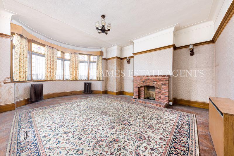 Arnos Grove, Southgate, N14 4 bed semidetached house £1,075,000