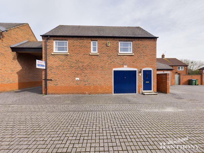 Pakenham Close, Fairford Leys 1 bed coach house £220,000