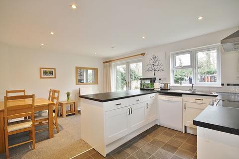 18 Hollis Close, Witney, OX28 3SW