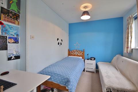 18 Hollis Close, Witney, OX28 3SW