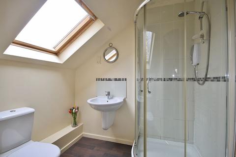 18 Hollis Close, Witney, OX28 3SW