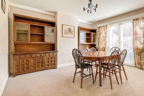 57 Hillside, Horsham, RH12 1NF