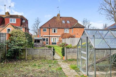 57 Hillside, Horsham, RH12 1NF