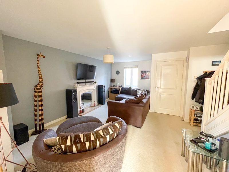 Waterer Way, Shepton Mallet 3 bed semidetached house £280,000