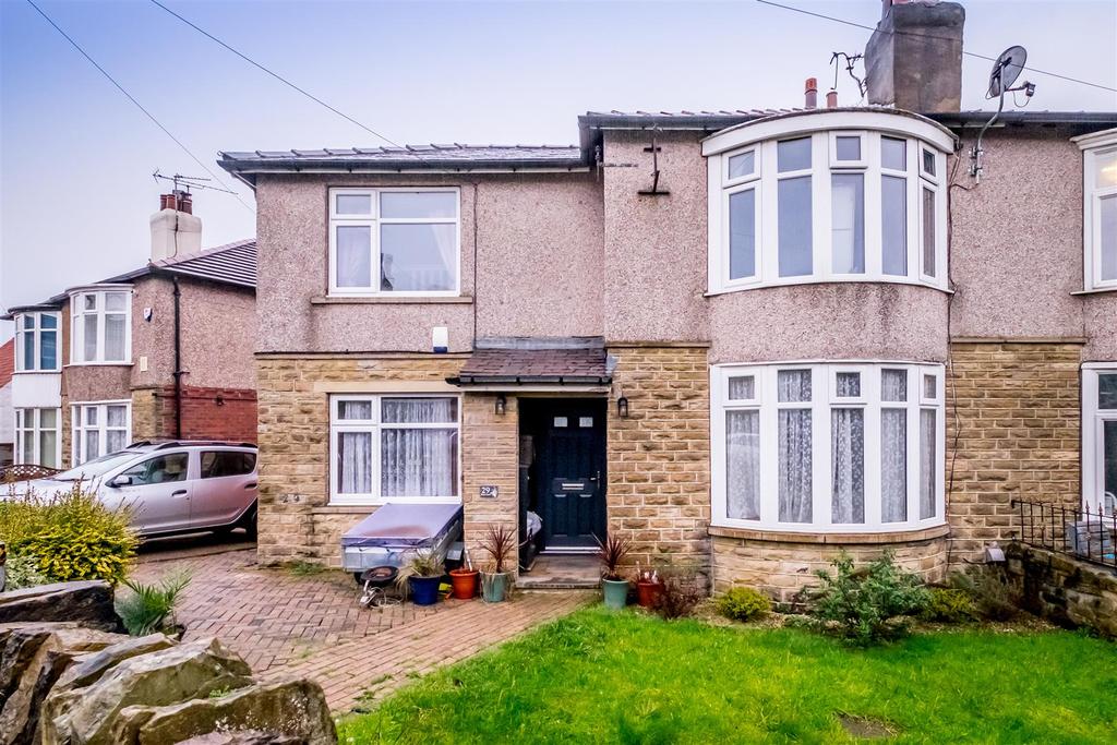 Slade Lane, Brighouse 3 bed semidetached house £210,000