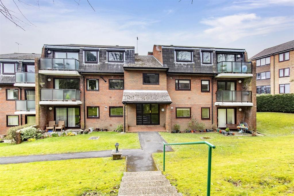 Goldsmiths Avenue, Crowborough 2 bed apartment £287,000