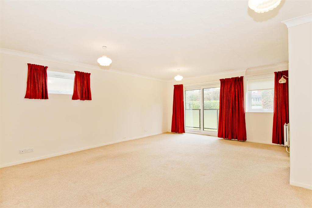Goldsmiths Avenue, Crowborough 2 bed apartment £287,000