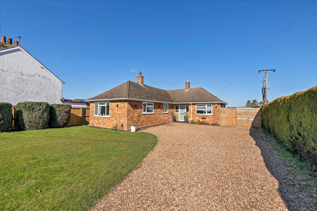 Mildenhall Road, Fordham, Ely 3 bed detached bungalow £425,000