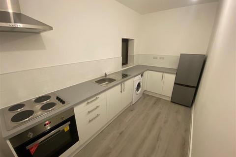 1 bedroom in a house share to rent, Rushey Green, London, SE6