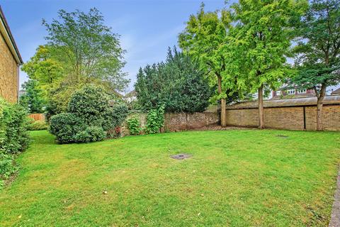 1 bedroom flat to rent, Merricks Court, East Sheen, SW14