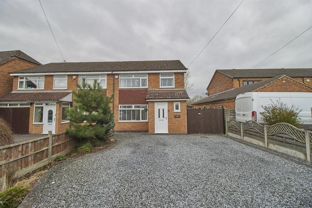 Nutts Lane, Hinckley 3 bed semidetached house £300,000