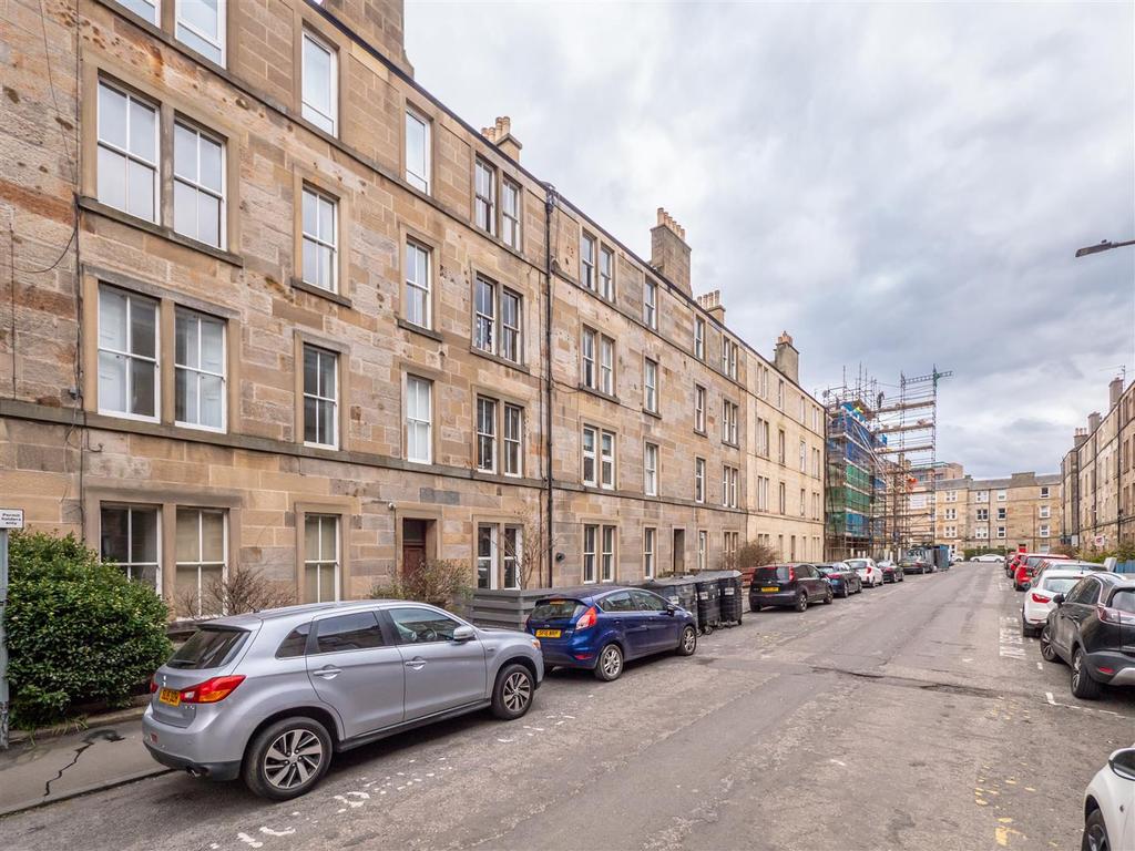 7 (3F2) Caledonian Place, Edinburgh, EH11 2AR 2 bed property £215,000