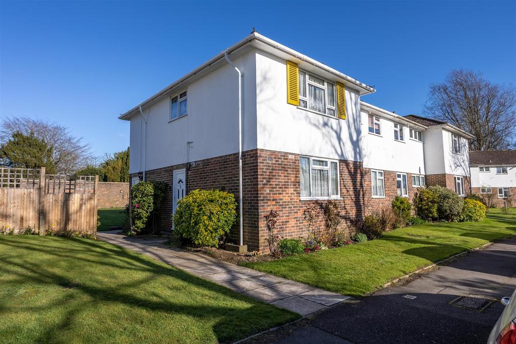 Courtlands Crescent, Banstead 2 bed for sale £375,000