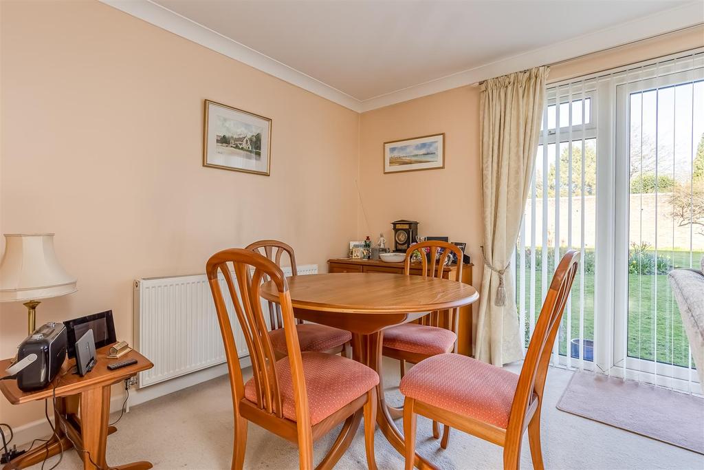 Courtlands Crescent, Banstead 2 bed for sale £375,000