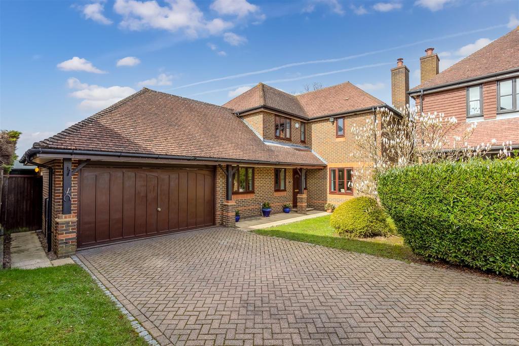 Hawthorn Close, Banstead 5 bed detached house for sale £900,000