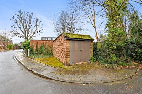 6 Fifehead Close, Ashford, TW15 3SD
