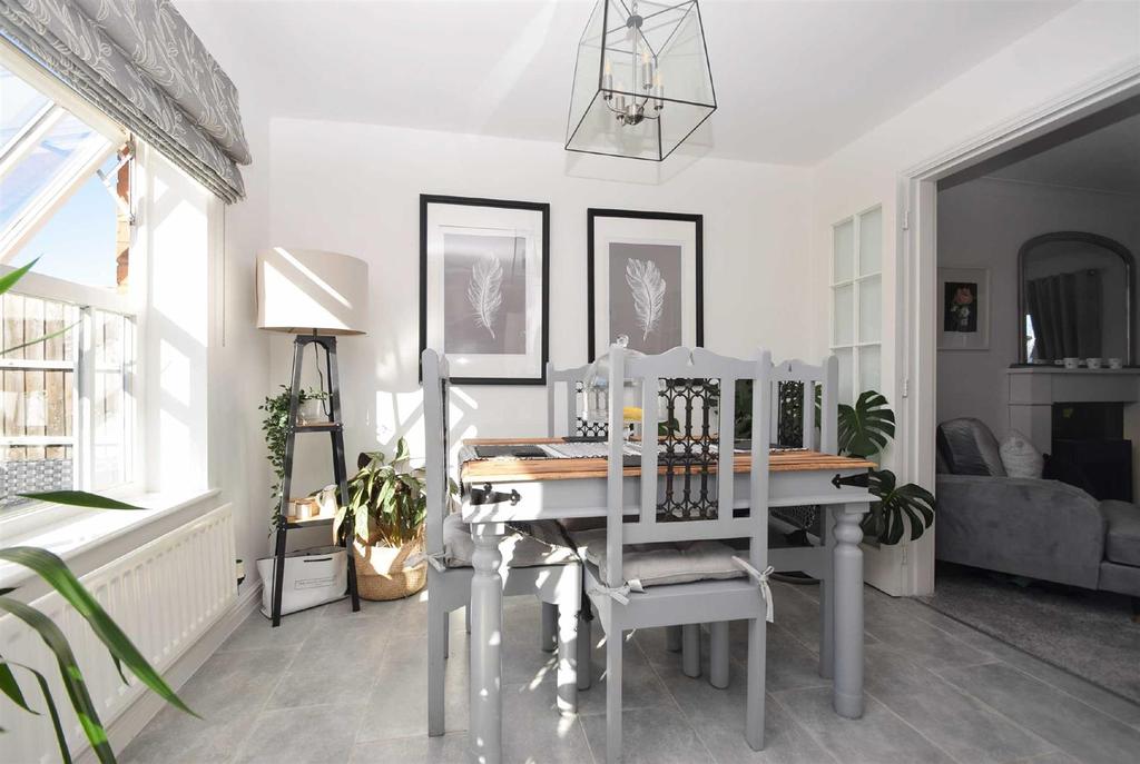 Shillingston Drive, Berwick Grange, Shrewsbury 3 bed detached house £294,000