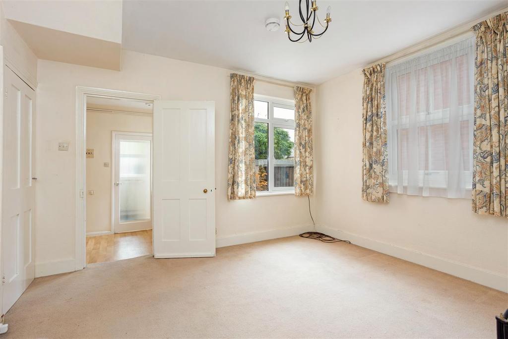 Queens Road, Sunninghill 3 bed semidetached house £425,000