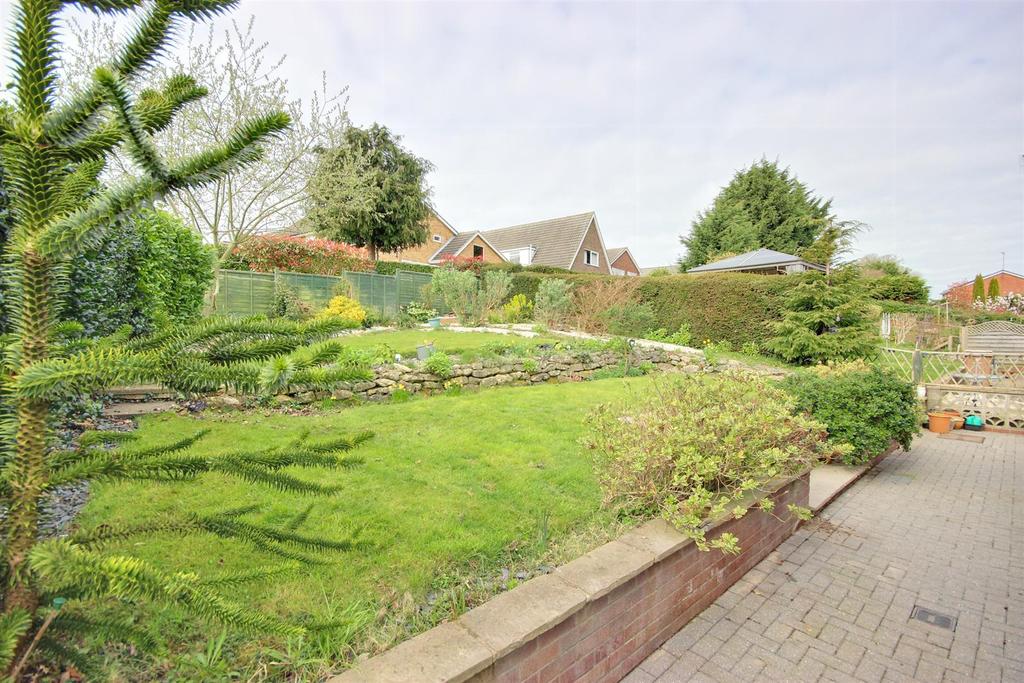 Wheatlands Drive, Beverley 4 bed bungalow £1,300 pcm (£300 pw)