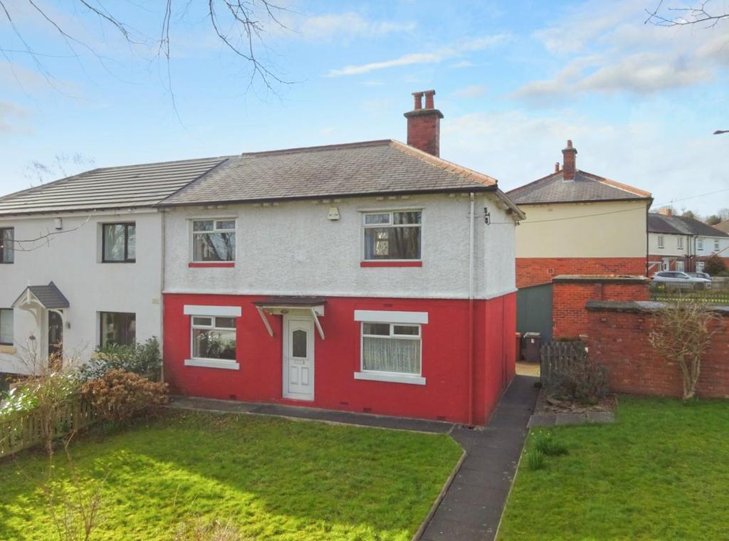 Stanhope Drive, Horsforth 3 bed semidetached house £330,000