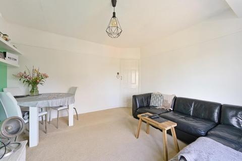 146 Ewell By Pass, Epsom, KT17 2PP
