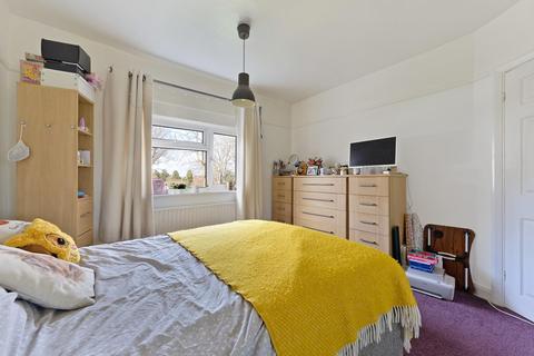 146 Ewell By Pass, Epsom, KT17 2PP