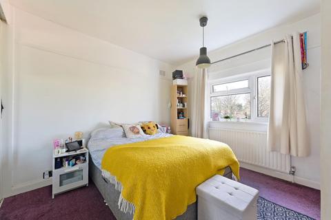 146 Ewell By Pass, Epsom, KT17 2PP