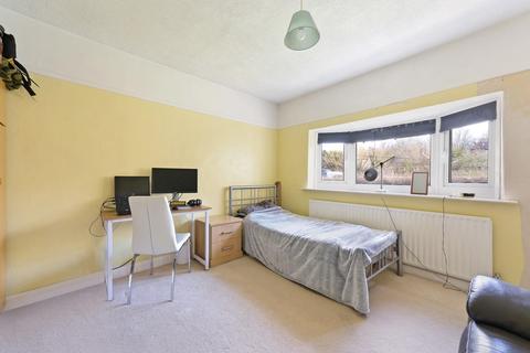 146 Ewell By Pass, Epsom, KT17 2PP