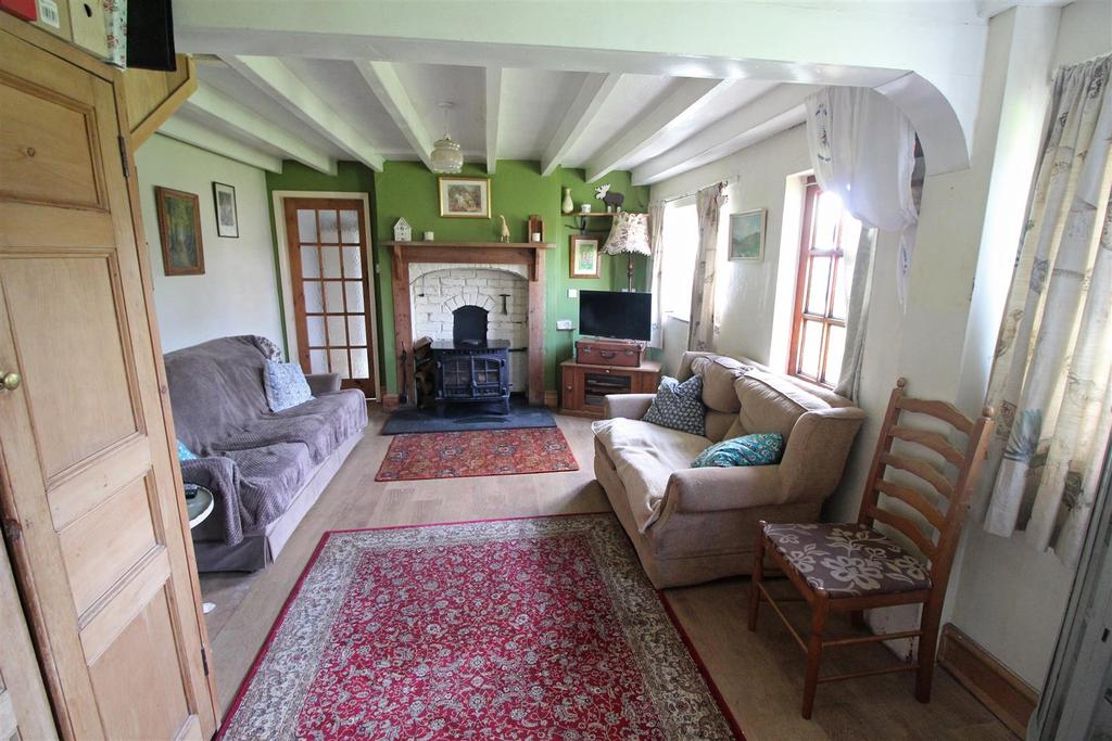 Soulton Road, Wem, Shropshire 2 bed cottage £245,000