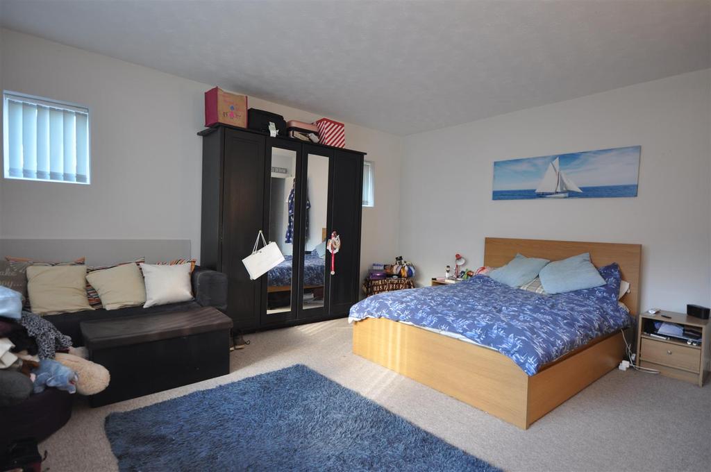 Long Ridge Lane, Upper Poppleton, York 2 bed detached house £895 pcm (£207 pw)