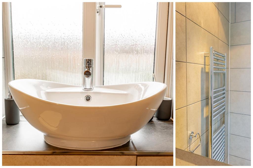 40 Thales Drive ensuite.jpg