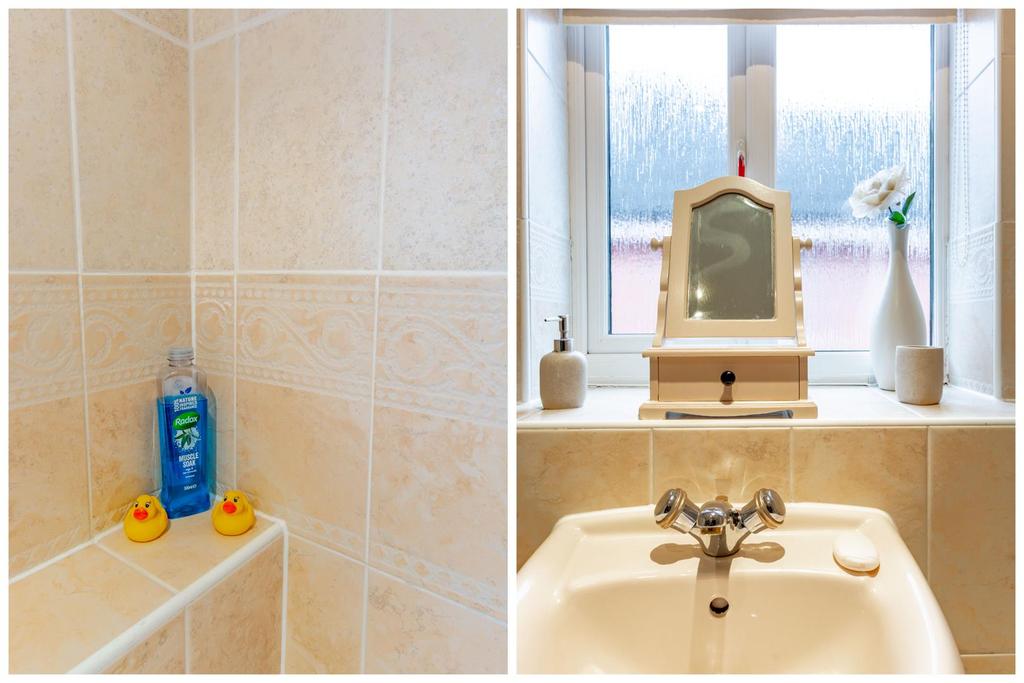 40 Thales Drive Bathroom.jpg