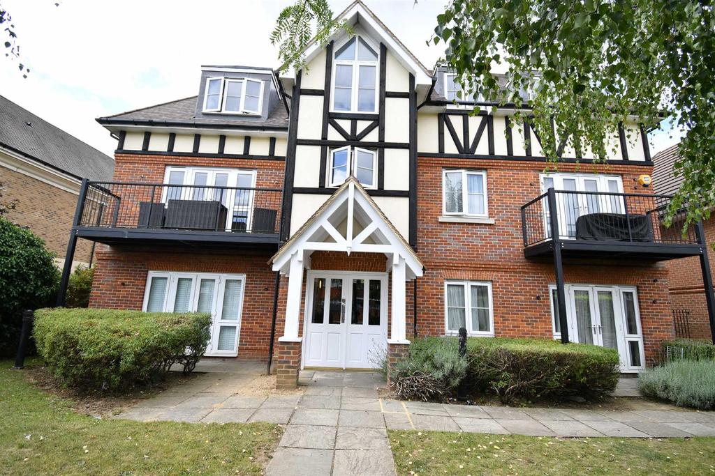 Royal Court, Holders Hill Road, Mill Hill 1 bed flat £1,350 pcm (£312 pw)