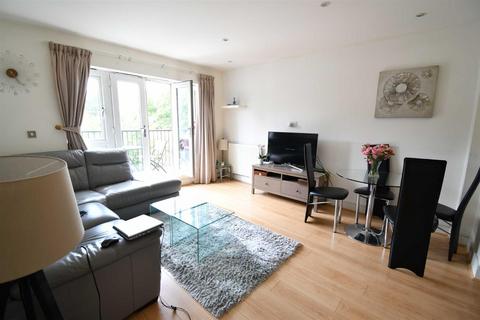 1 bedroom flat to rent, Royal Court, Holders Hill Road, Mill Hill