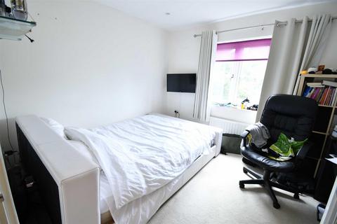 1 bedroom flat to rent, Royal Court, Holders Hill Road, Mill Hill